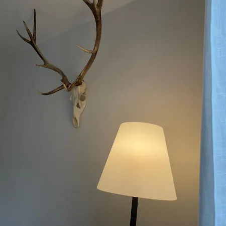 Zwergdackeladlerhirsch